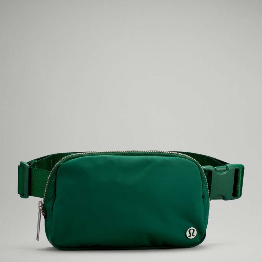 lululemon everywhere belt bag in evergreen